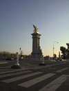 statue_reduc.jpg (16972 octets)